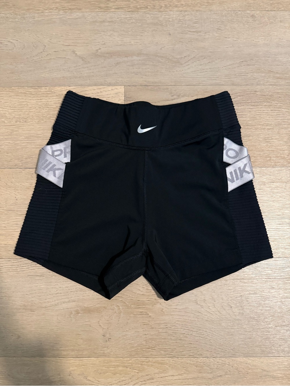 Nike Pro - Black AeroAdapt Shorts - Size M